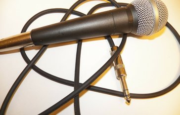 microphone and cable